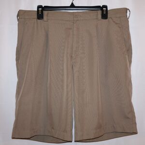 Nike Men's Khaki Pleated Golf Shorts. Waist 36.